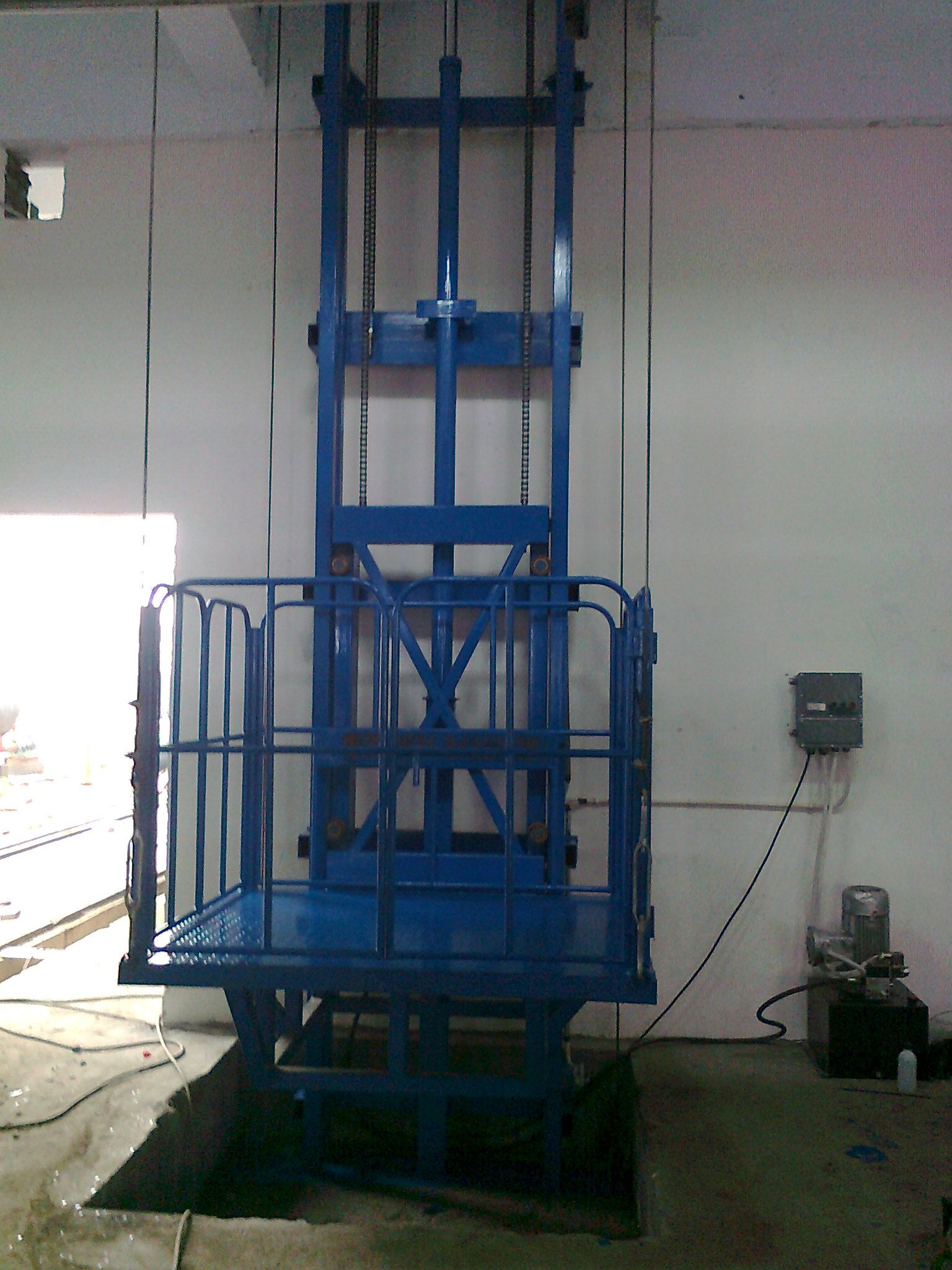 HY導(dǎo)軌式升降機(jī) HY導(dǎo)軌式升降機(jī)